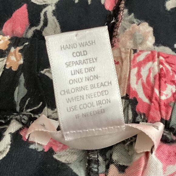 Urban Outfitters Band of Gypsies Floral Botanical Lace Shorts XS - Picture 8 of 9